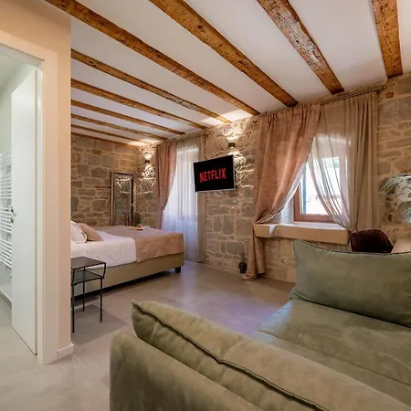 Old Spalatrum Luxury سبليت