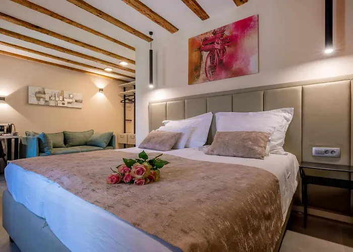 بيت ضيافة Old Spalatrum Luxury 4*
