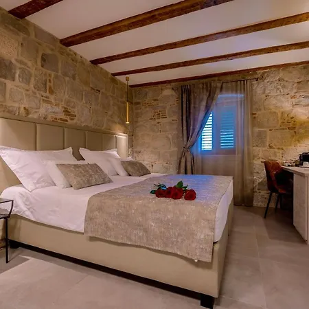 Old Spalatrum Luxury スプリト