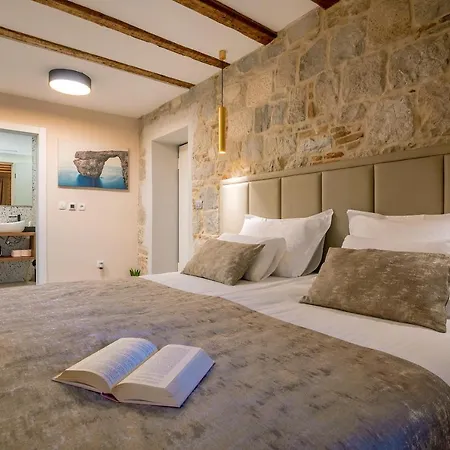 Old Spalatrum Luxury スプリト