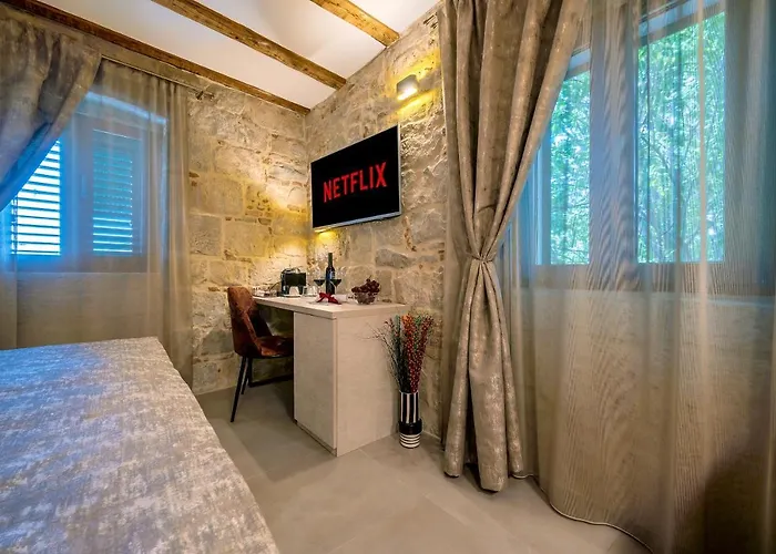 Konukevi Old Spalatrum Luxury 4*